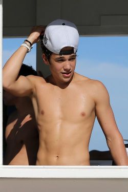 hotcelebs2000:  AUSTIN MAHONE