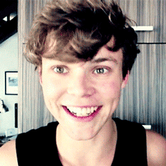  Make me choose: Luke's or Ashton's dimples?(asked by anon) 