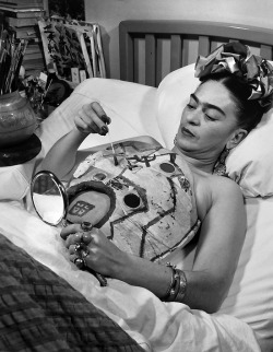 femmewitchqueen:  Frida