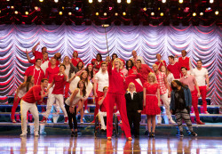 kevinmchalenews: GLEE: The members of New Directions take their