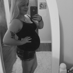 m0thmama:  28 week photo. 