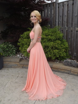 piinkaboo:  taylormepink:  prom   Gorgeous(: