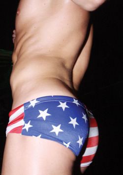 jom8:  CELEBRATE THE 4TH OF JULY AND FUCK A HOT ASS!