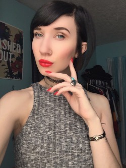gypsyrose27:  Matched my lipstick with my nails.  Smokin  HOTTTTTTT