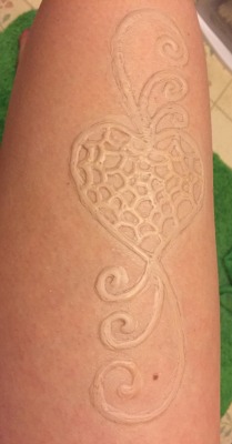 love-anchor-art:  Scarification makeup on my thigh. 