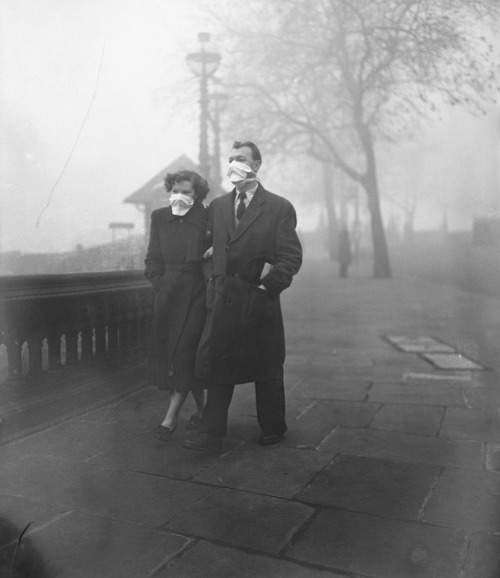 undr: Hulton-Deutsch Collection. Couple Wearing Masks. London.