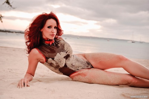 latexpics:  Model Bianca Beauchamp [ web · twitter · facebook ]Click here for more pics of Bianca Beauchamp on latexpics.tumblr.com