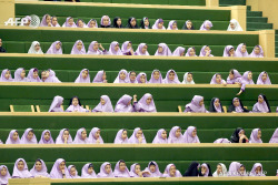 afp-photo:  IRAN, Tehran :  Iranian school girls attend a parliament
