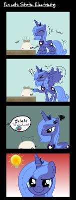 princessluna-the-lonebreaker:  Fun with Static Electricity by