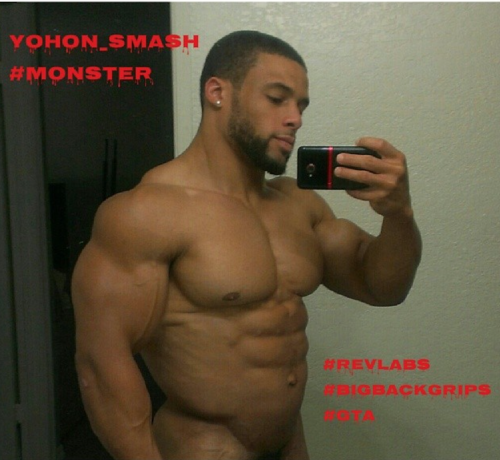 ani4detal:  yohon smash. He may not be tall but he sure is built!