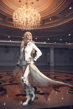 Cosplay Gril Disharmonica (Fate Stay Night - Saber Bride) 2HELP