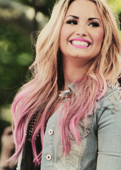 foreversadanddestroyed:  Demi * - * na We Heart It http://weheartit.com/entry/80233814/via/martina_bove