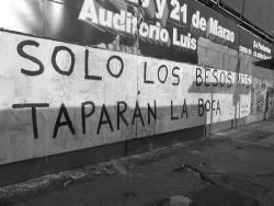 humbertovazvil:  Solo los besos nos taparan la boca.