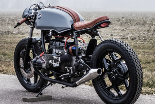 caferacerpasion:  Wow! BMW R80 Cafe Racer by Ironwood Custom Motorcycles.Una BMW que mezcla el estilo cafetero con un cierto toque Bobber, con ese asiento monoplaza | caferacerpasion.com