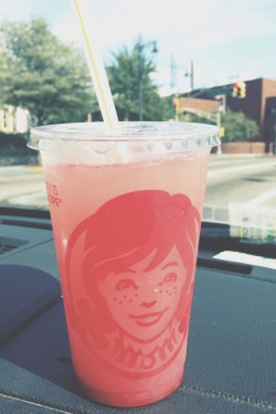absolvtely:  strawberry lemonade ♡