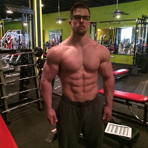 a-suicidal-species:  drwannabe:  Perry Merlotti  Looking good, and pretty sure he’s a natty. *thumbs up*