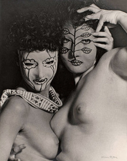 joeinct:Juliet and Margaret Nieman in Paper-Mâché Masks, Photo