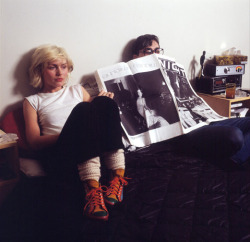 debbieharry1979: debbie harry and chris stein of blondie in bed,