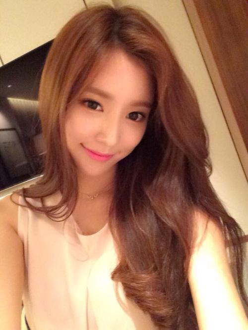 korean-dreams-girls:  JungYeon - Selcas