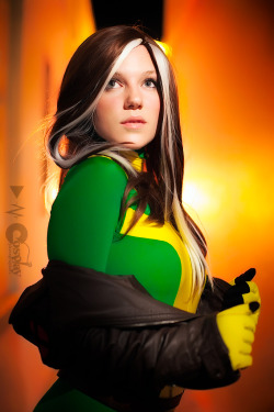 hotcosplaychicks:  Rogue by DarkainMX  Check out http://hotcosplaychicks.tumblr.com