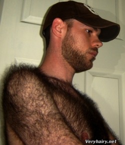 hairybackstuds:Horny men near you are looking for no-strings