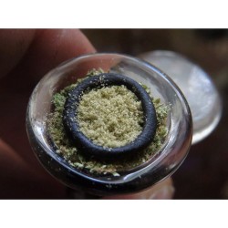weedporndaily:  Bubble hash ring on top of a rimmer of #WhiteWidow