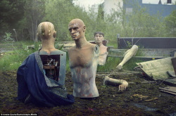 sabanasblancasuniverse:   Mannequin Graveyard in Abandoned Camelot