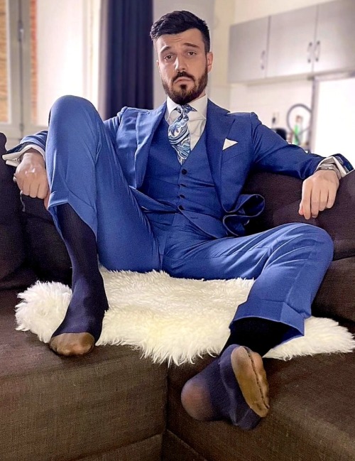 socksandskins:  https://socksandskins.tumblr.com/
