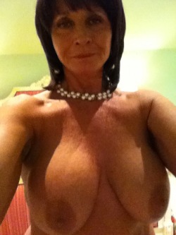 milfsandmoms:  Submitted UK milf Jackie showing off her huge
