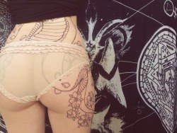 gothneko:  I love my new tattoo!!! And that you can see it on