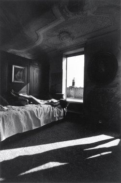 last-picture-show:Lucien Clergue, Palazzo Brandolini, Venise,