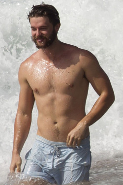 shirtlessmalecelebs:  Patrick Schwarzenegger