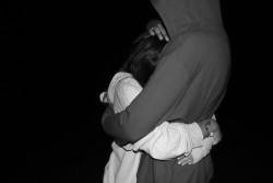 me-voy-a-nunca-jamas:  Sentir ese abrazo fue perfecto. 