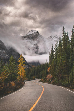 banshy:  Moraine Lake // Chloe Hibbert   