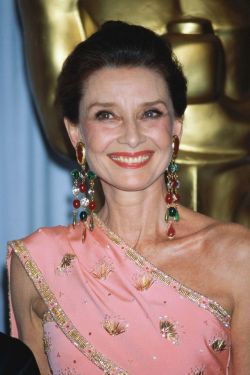   1986 Audrey Hepburn ( 57 )   