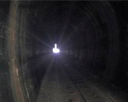 frikiskrew:  Esa luz al final del túnel que te dice.