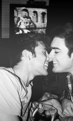 gaykissesandlove:  Loved both smiles ♥ 