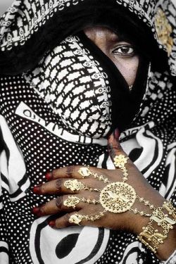 swahiliculture:Omani women wearing Khanga, West Asia Khanga or