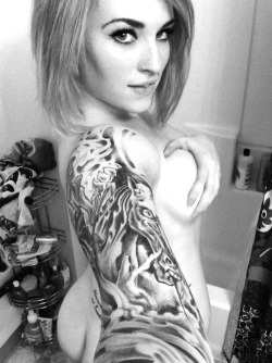 sexgirlsandtattoos:  hannibalooza submitted