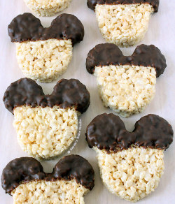 sweetoothgirl:    Mickey Mouse Rice Krispie Treats  