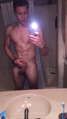 collegecock:  brkmyfa11:👅 small peen becomes big peen