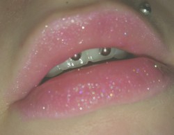dumblilpiggy:  im procrastinating by taking cute pics of my lips