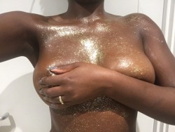 truthinthebooty:  Test run of this glitter thing…  😍