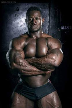 Bodybuilders-Men-Hot Bodies-Wrestling-Bubble Butts