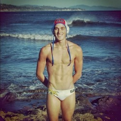 sfswimfan:  Here we have hottie California Water Polo goalie Evan