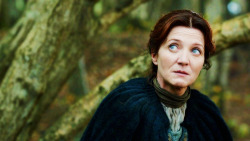 lady-arryn:    50 favourite caps of Catelyn Stark ↠ 3-4/50