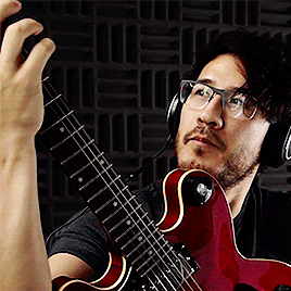markired:  anyway, here’s wonderwall. (x)