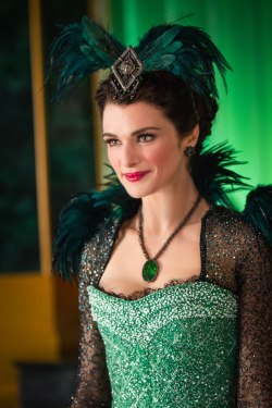 allofstunning:Rachel Weisz as Evanora in Oz The Great and Powerful