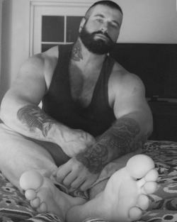 gayfeetjack2:  Jessemarkuss’ beefy size 15 feet https://t.co/WKYeZSGNQtGay