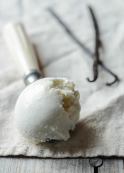4himglory:  Vanilla Bean Ice Cream | Buttered Side Up 